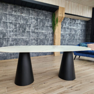 Table ovale en céramique Varelo